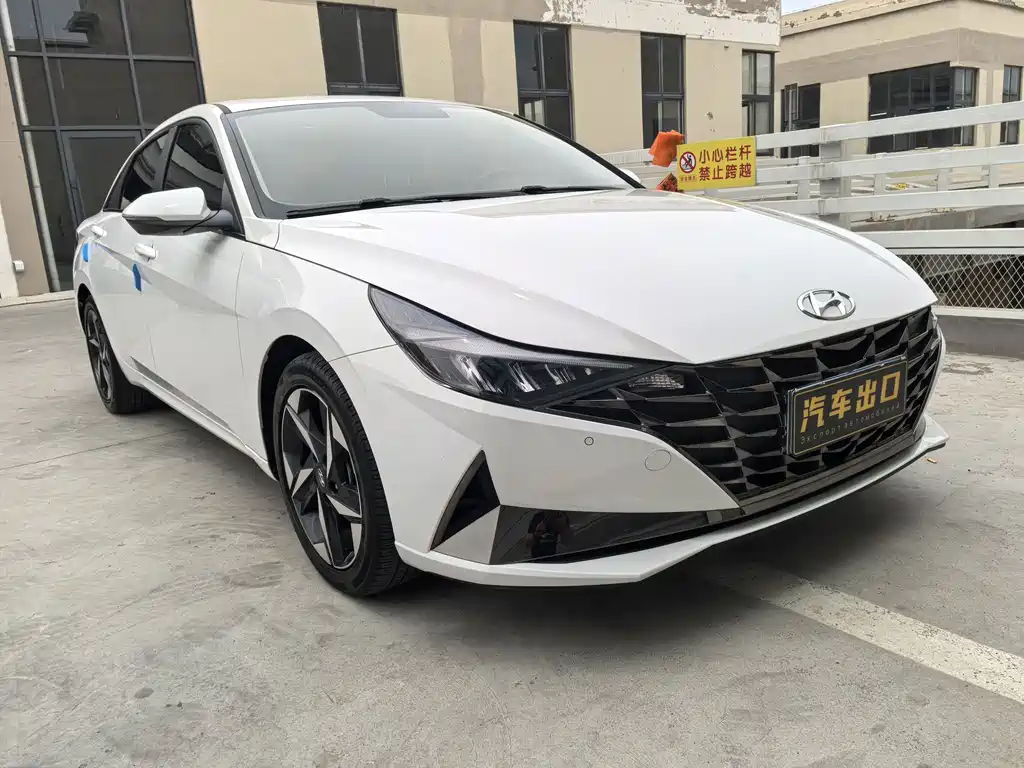 Hyundai Elantra 2023 — фото 3