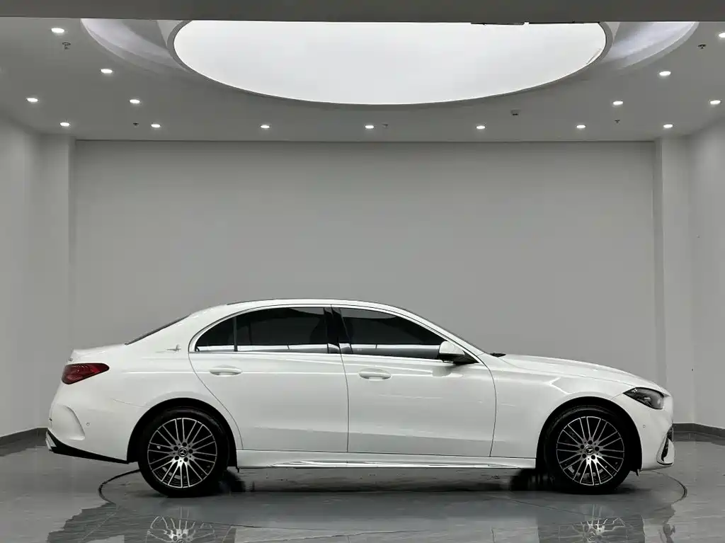 Mercedes-Benz C-Class 2024