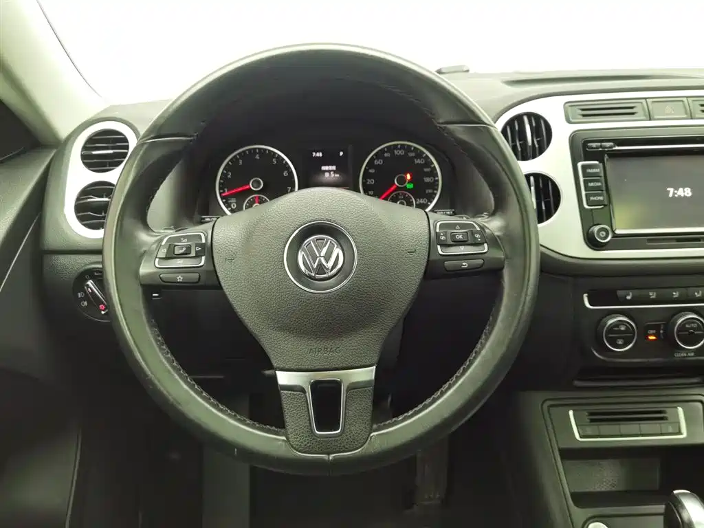 Volkswagen Tiguan 2016 — фото 11