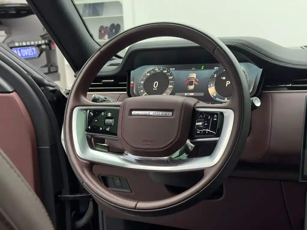 Land Rover Range Rover 2025 — фото 13