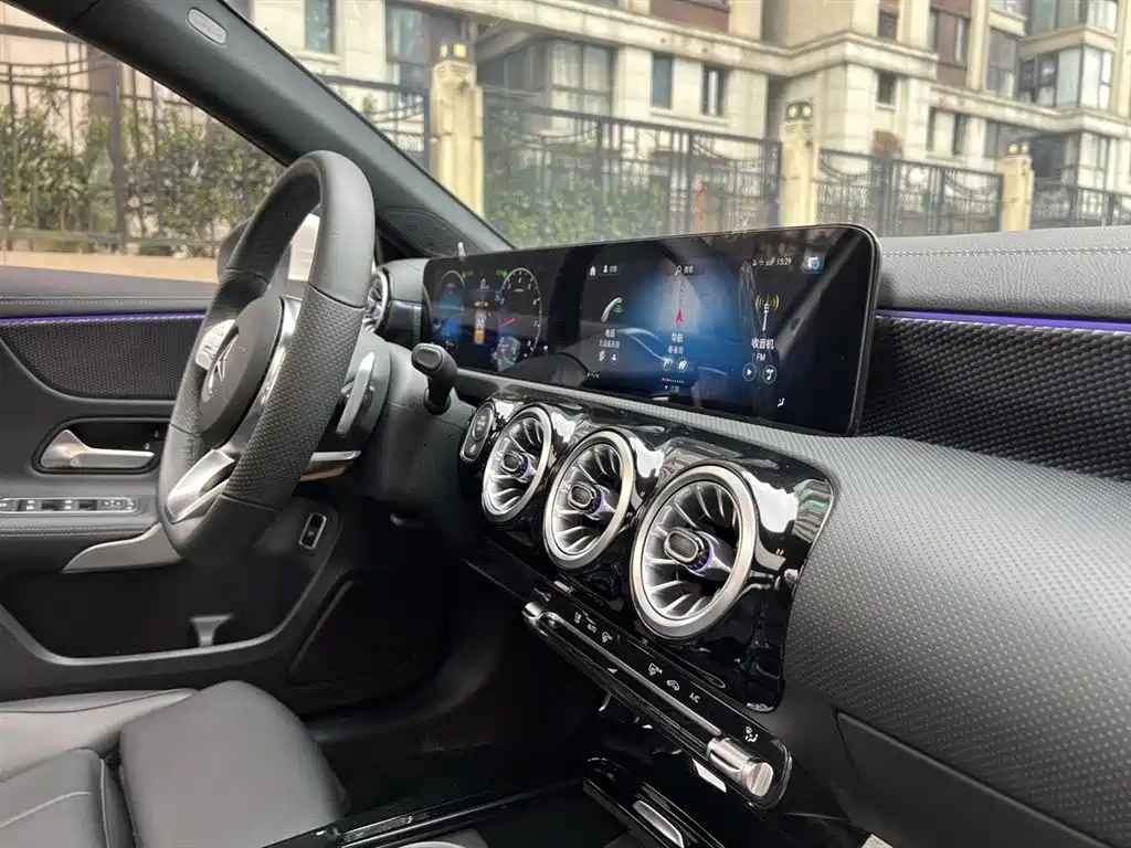 Mercedes-Benz A-Class 2022 — фото 12