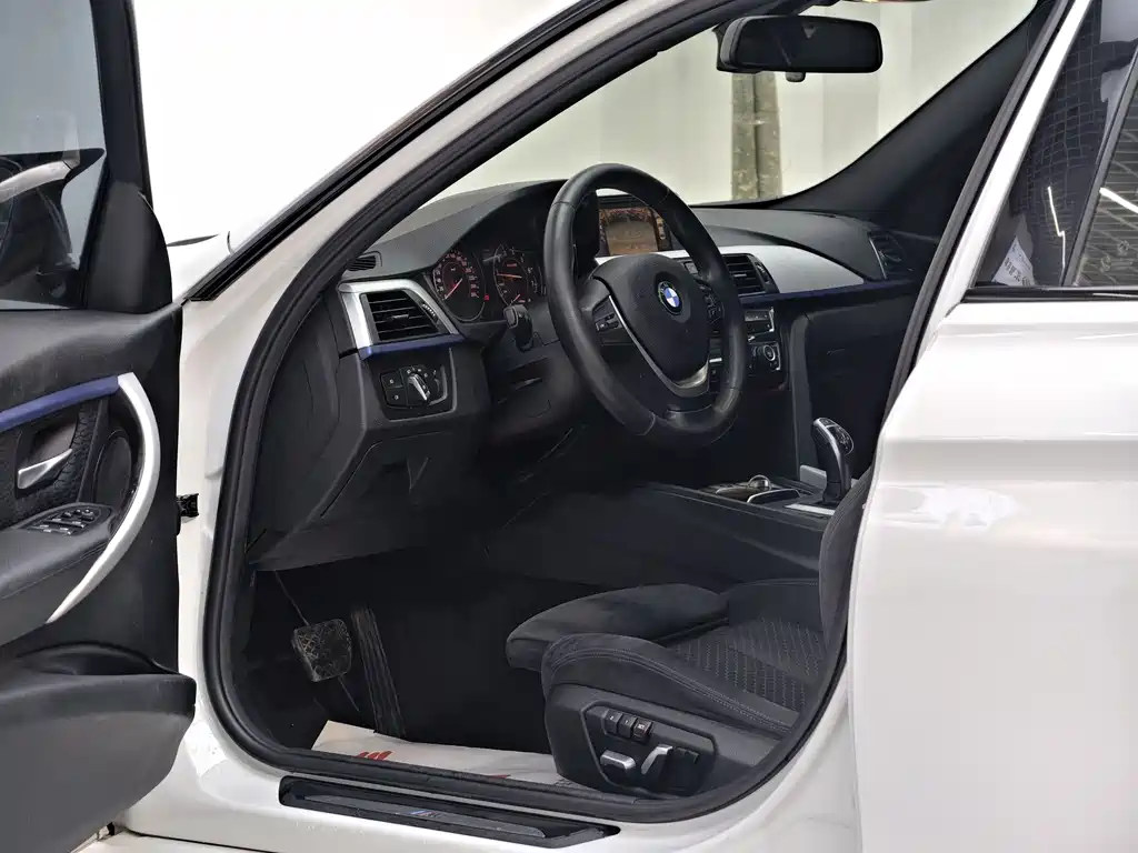 BMW 3 Series 2017 — фото 15