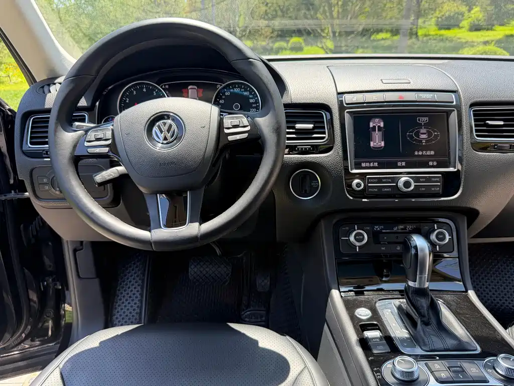 Volkswagen Touareg 2018 — фото 25