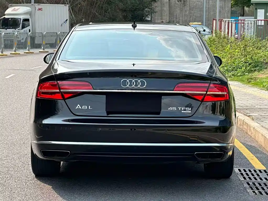 Audi A8 2015 — фото 15