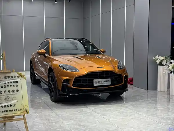 Aston Martin DBX 2022
