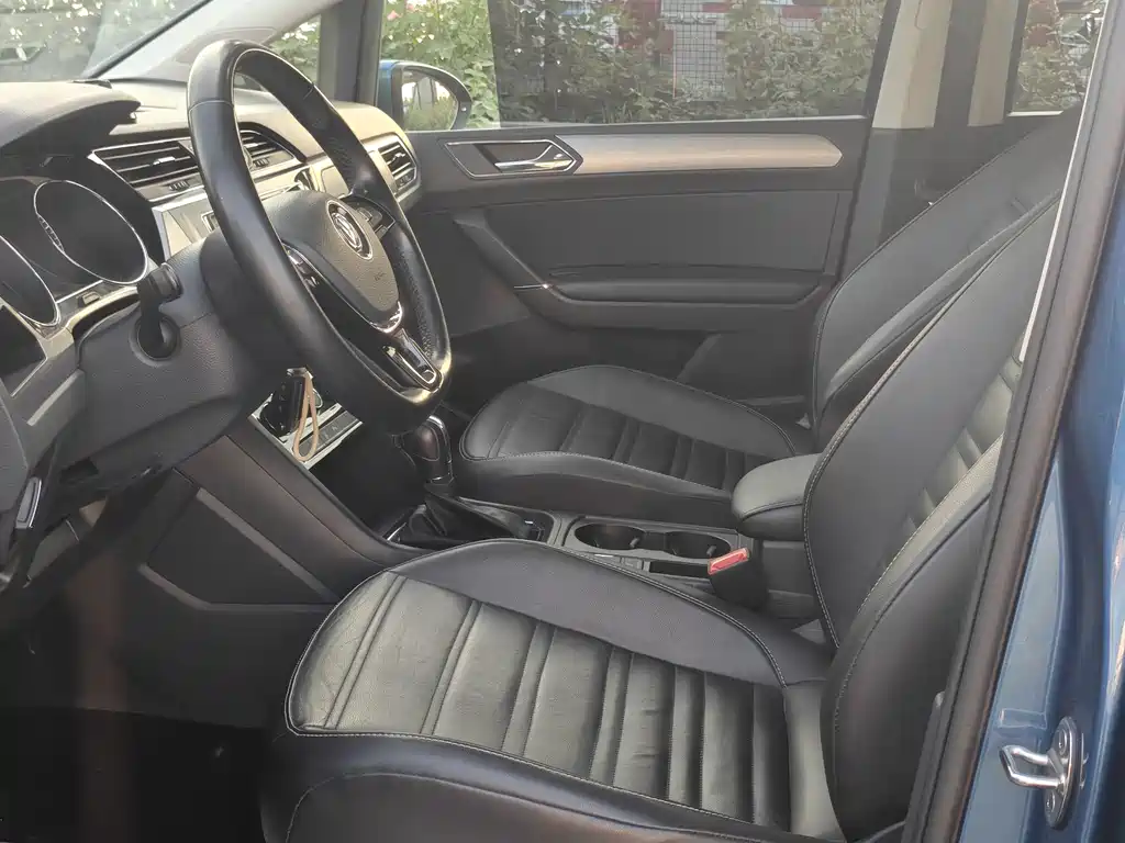 Volkswagen Touran 2017 — фото 13