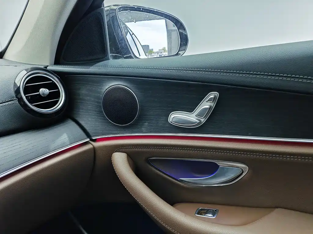Mercedes-Benz E-Class 2020 — фото 16