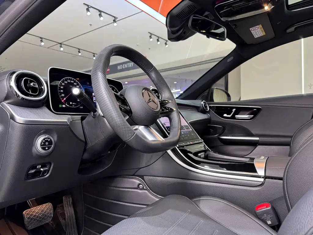 Mercedes-Benz C-Class 2023 — фото 11