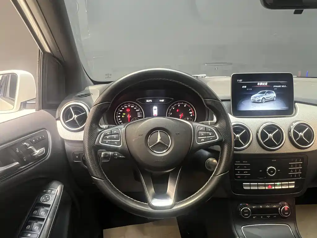 Mercedes-Benz B-Class 2018 — фото 13