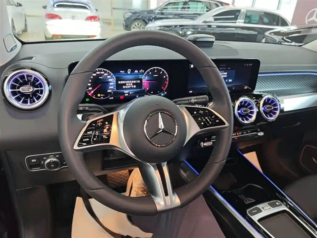 Mercedes-Benz GLB 2026 — фото 10