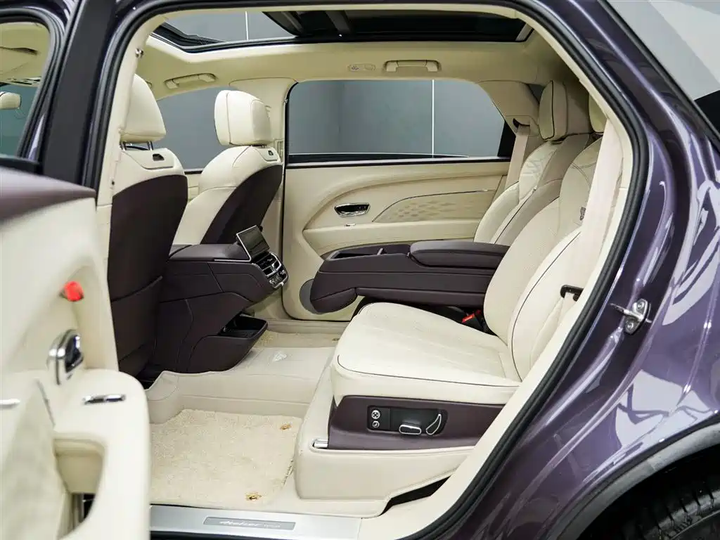 Bentley Bentayga 2025 — фото 11