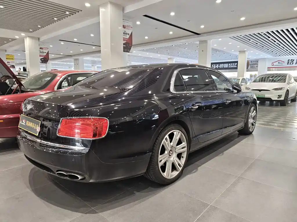 Bentley Flying Spur 2018 — фото 3