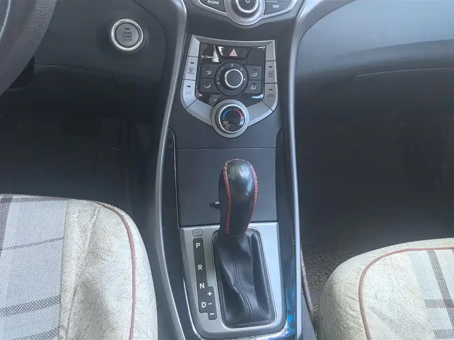 Hyundai Elantra Langdong 2016 — фото 15
