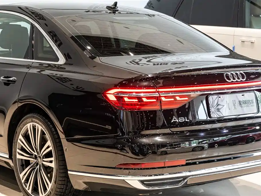 Audi A8 2021 — фото 21