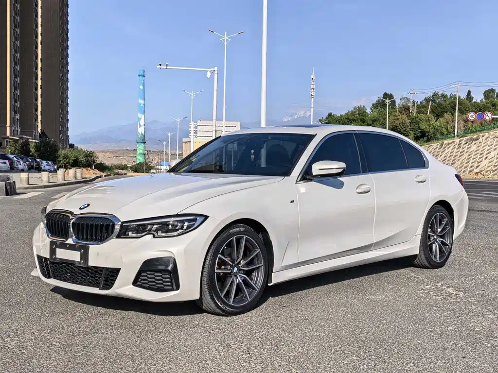 BMW 3 Series 2021 — фото 1