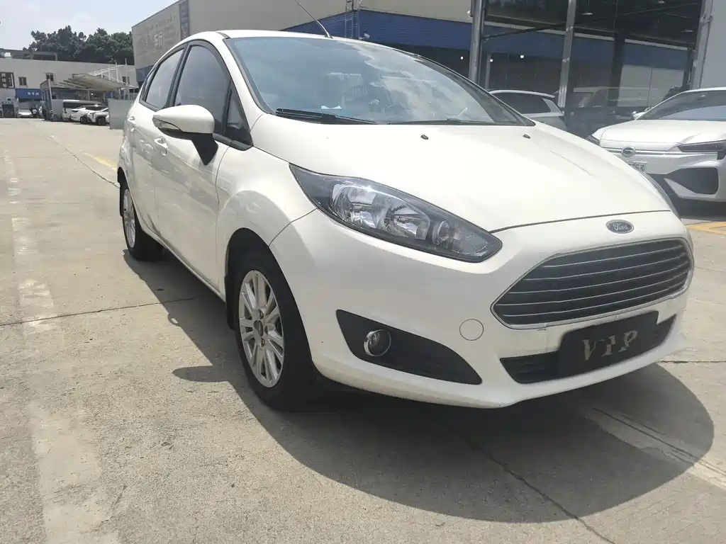 Ford Fiesta 2015 — фото 3