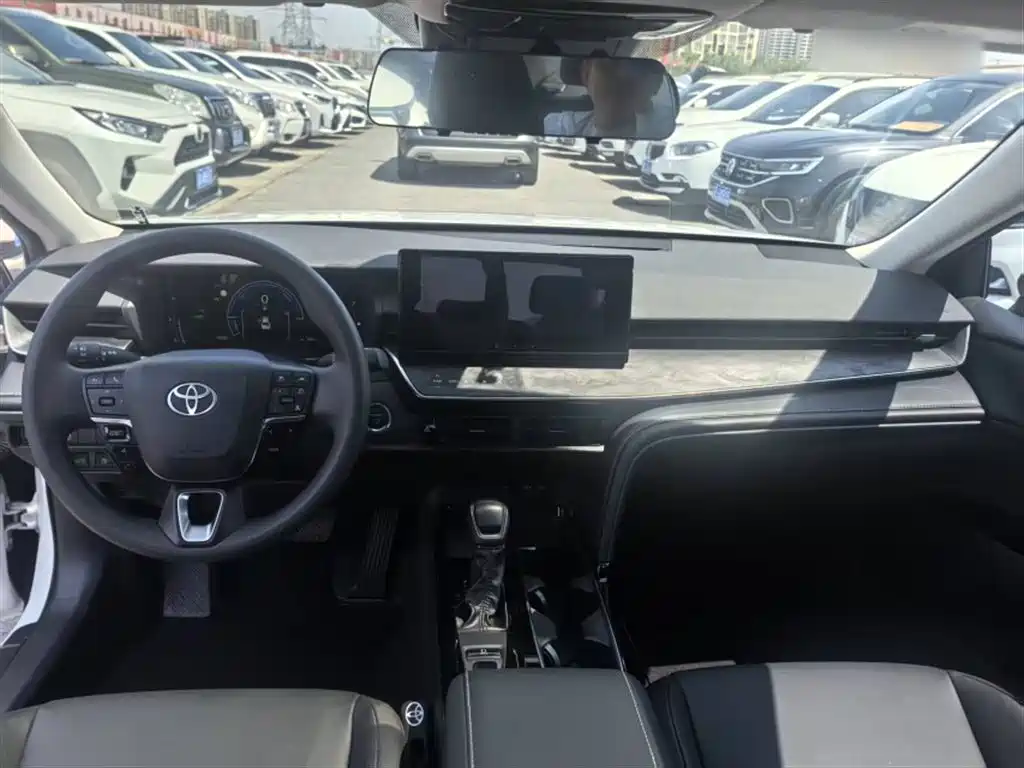 Toyota Camry 2024 — фото 16