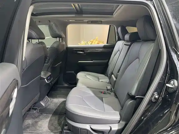 Toyota Highlander 2025
