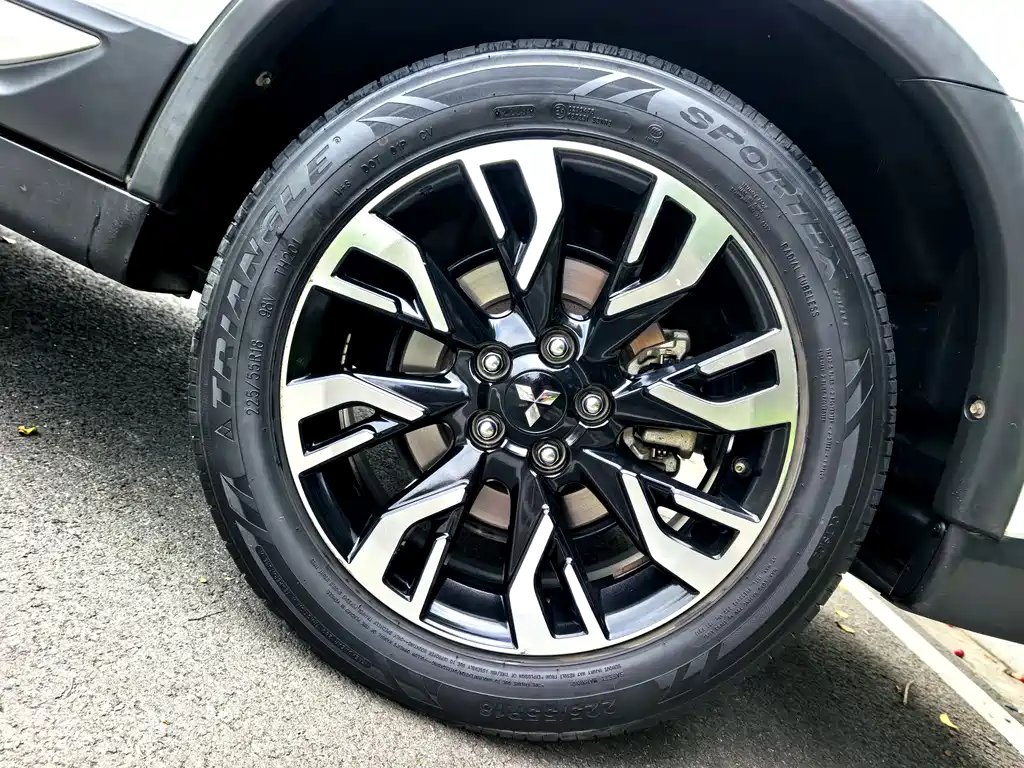 Mitsubishi Outlander 2020 — фото 11