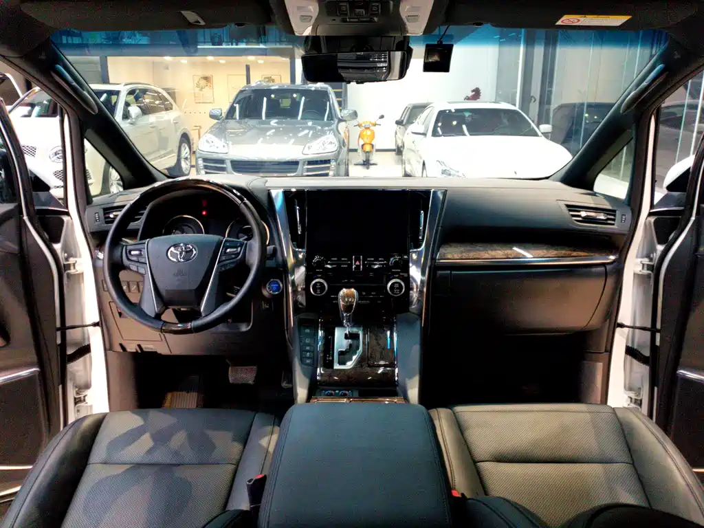 Toyota Vellfire 2021 — фото 11