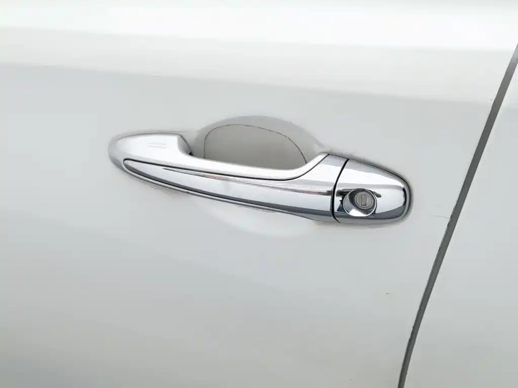 Toyota RAV4 2018 — фото 18