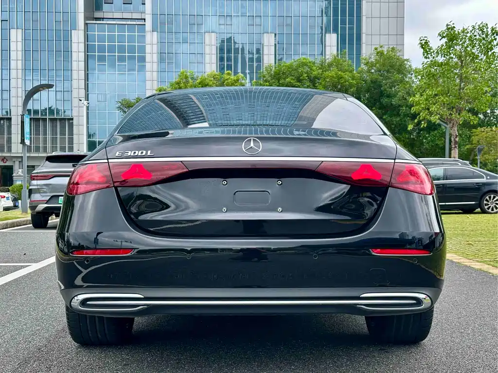 Mercedes-Benz E-Class 2025 — фото 14