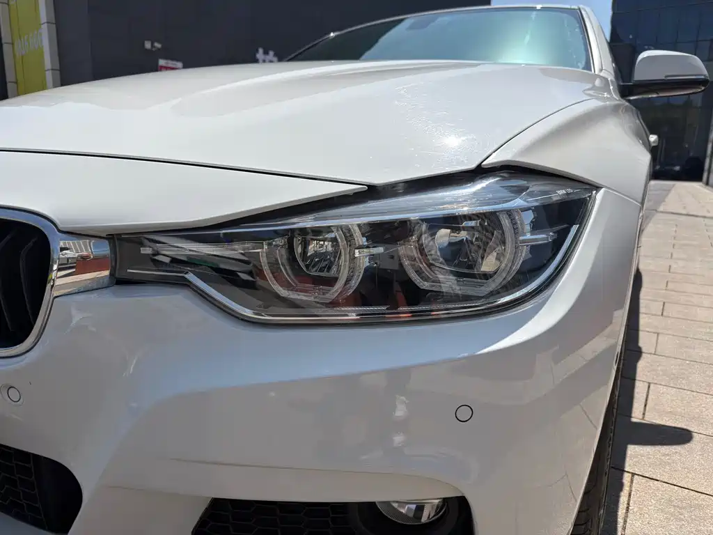 BMW 3 Series 2018 — фото 31