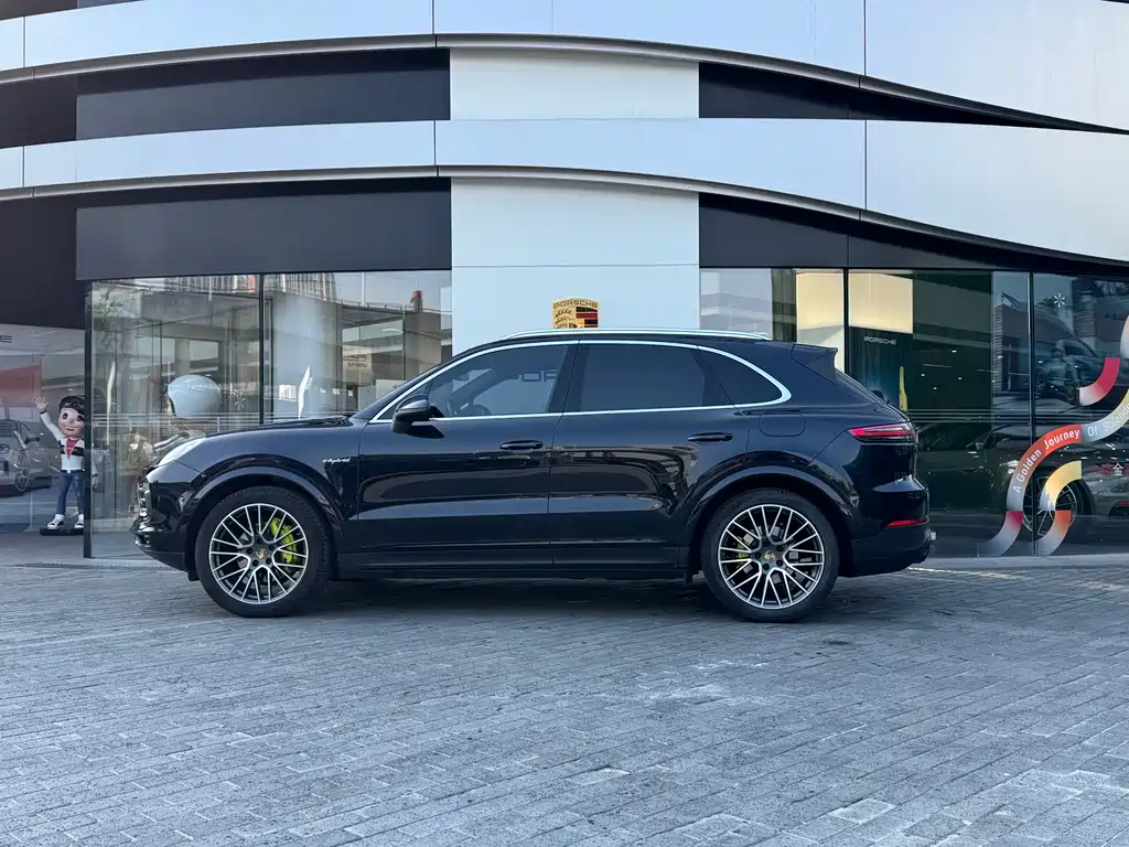 Porsche Cayenne Hybrid 2021 — фото 4