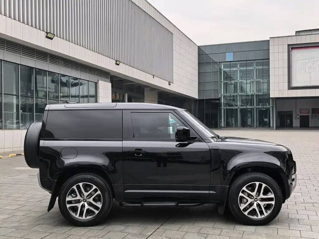 Land Rover Defender 2022