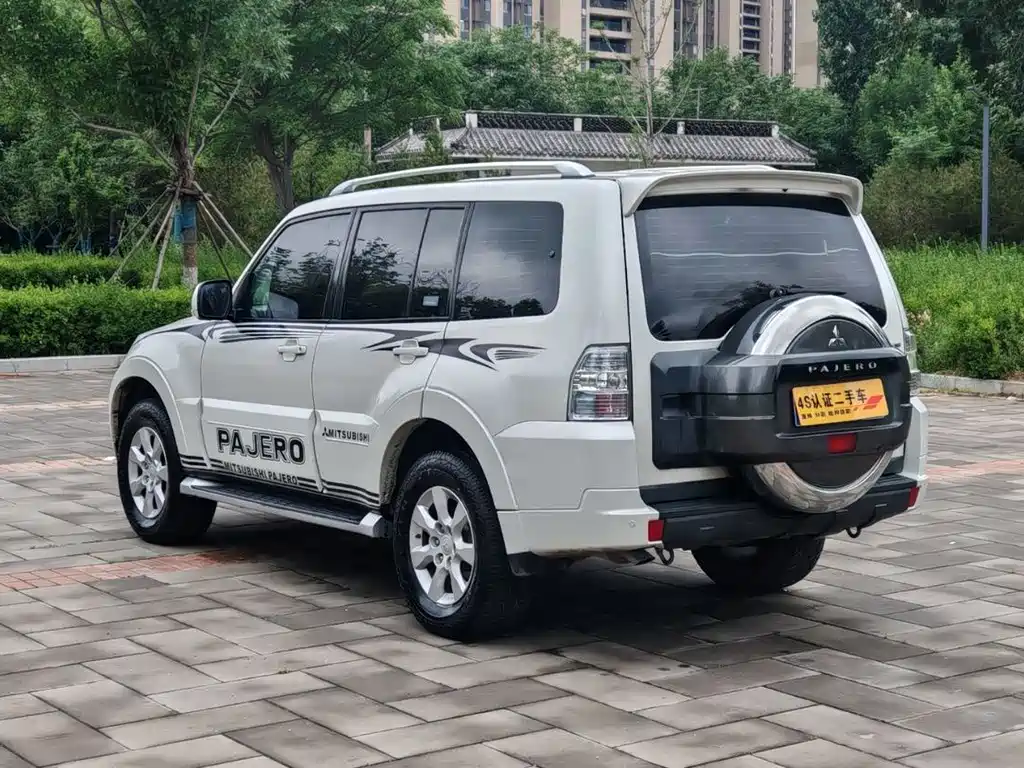 Mitsubishi Pajero 2016 — фото 6
