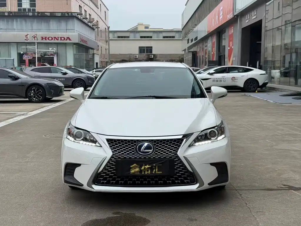 Lexus CT 2019 — фото 2