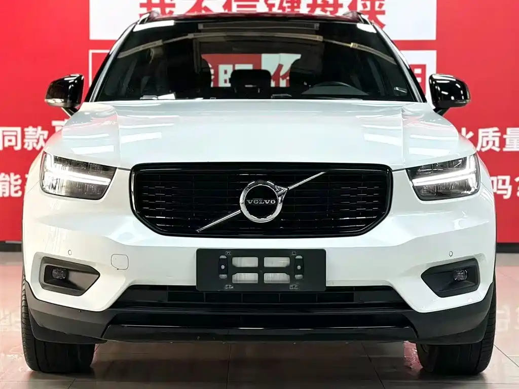 Volvo XC40 2021 — фото 2
