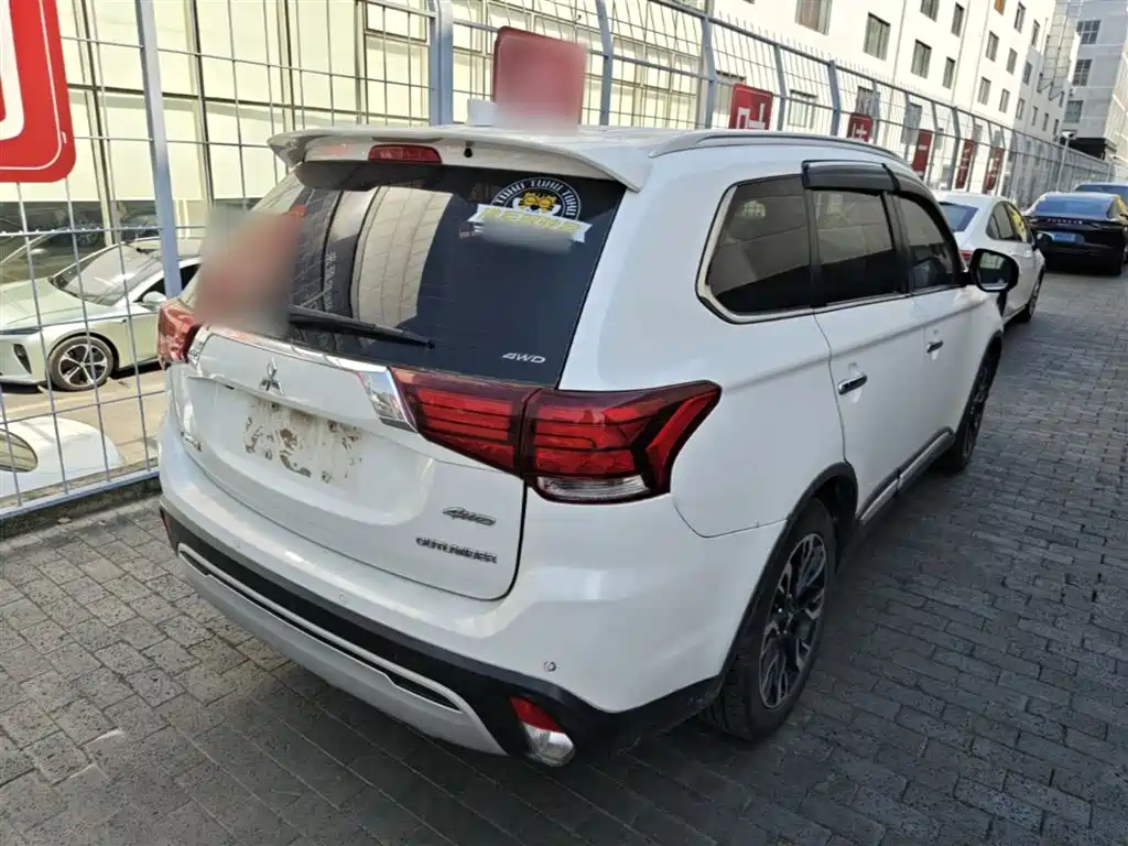 Mitsubishi Outlander 2019 — фото 7