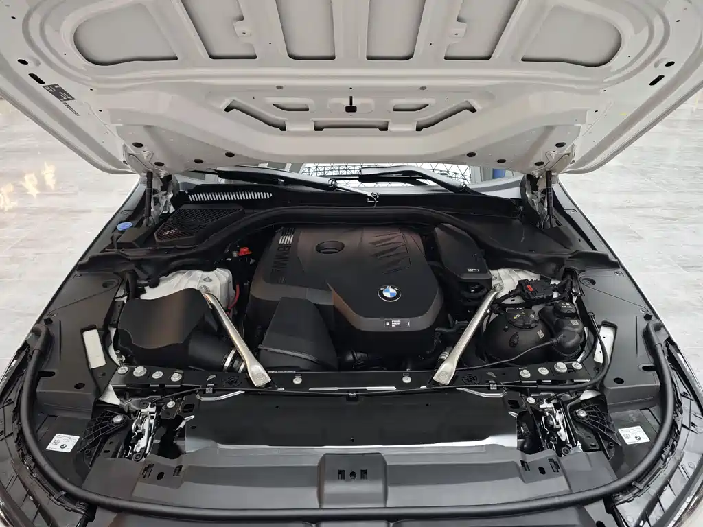 BMW 5 Series 2025 — фото 11