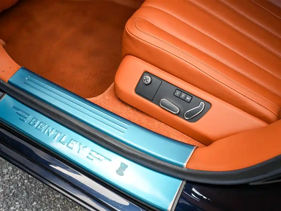 Bentley Flying Spur 2016 — фото 14