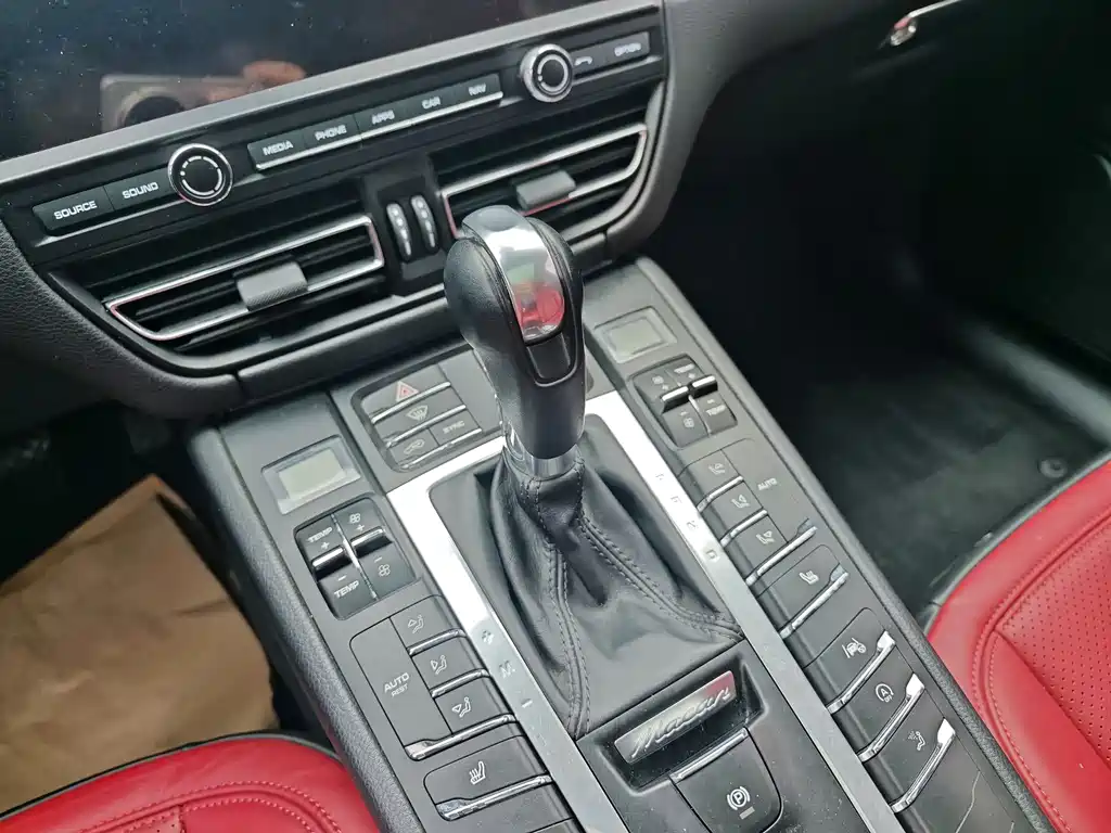 Porsche Macan 2019 — фото 11