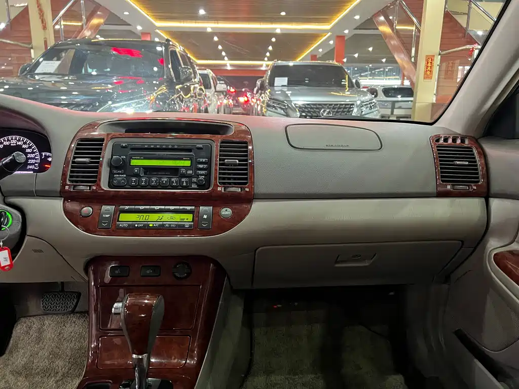 Toyota Camry 2005 — фото 10