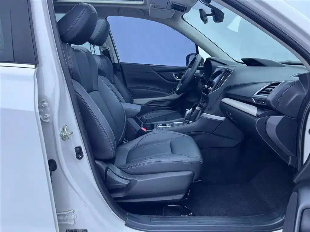 Subaru Forester 2022 — фото 10