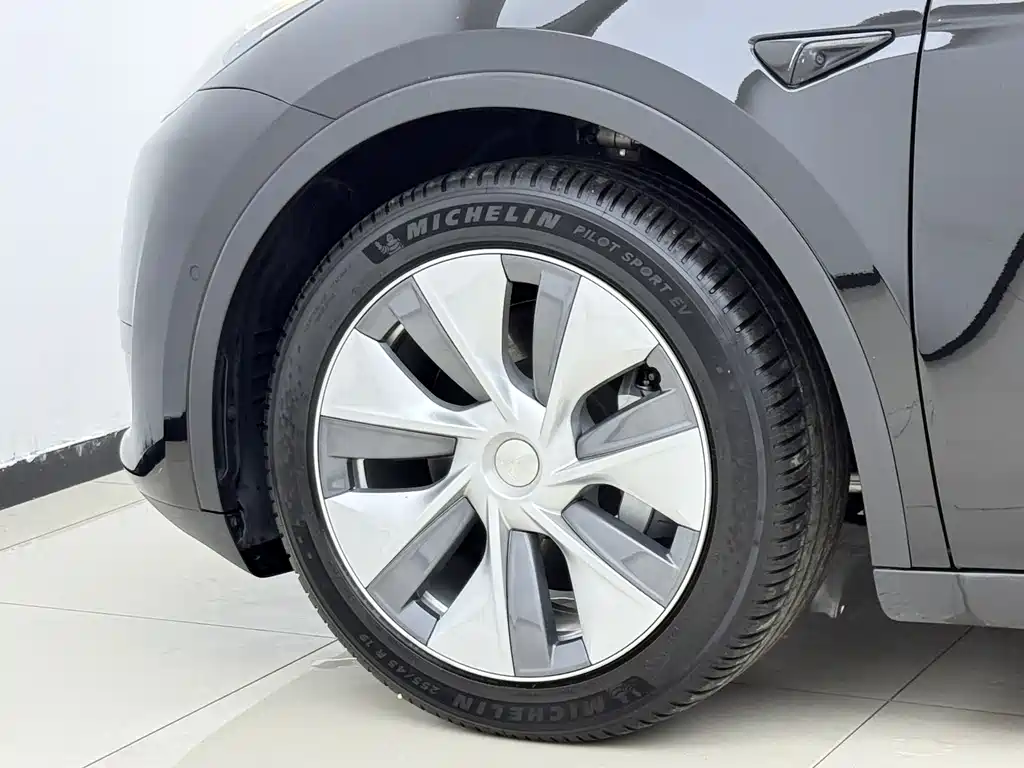 Tesla Model Y 2022 — фото 19
