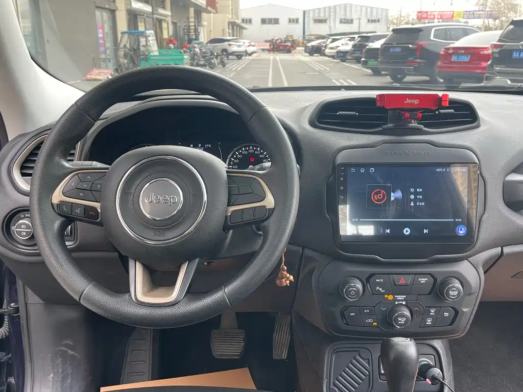 Jeep Renegade 2018 — фото 16