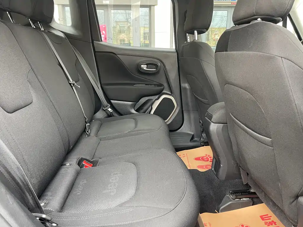 Jeep Renegade 2018 — фото 14