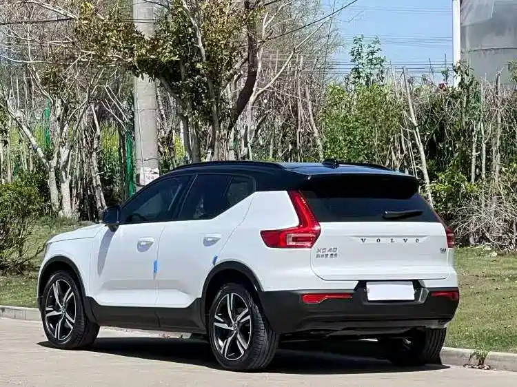 Volvo XC40 2019 — фото 3