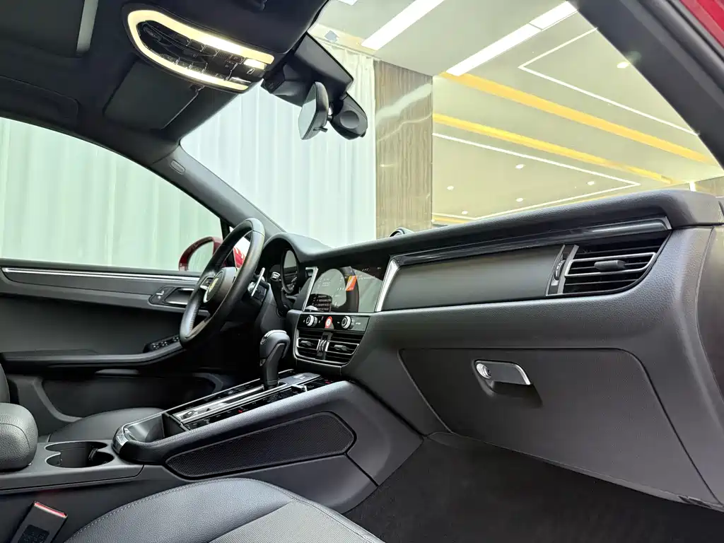 Porsche Macan 2022 — фото 13