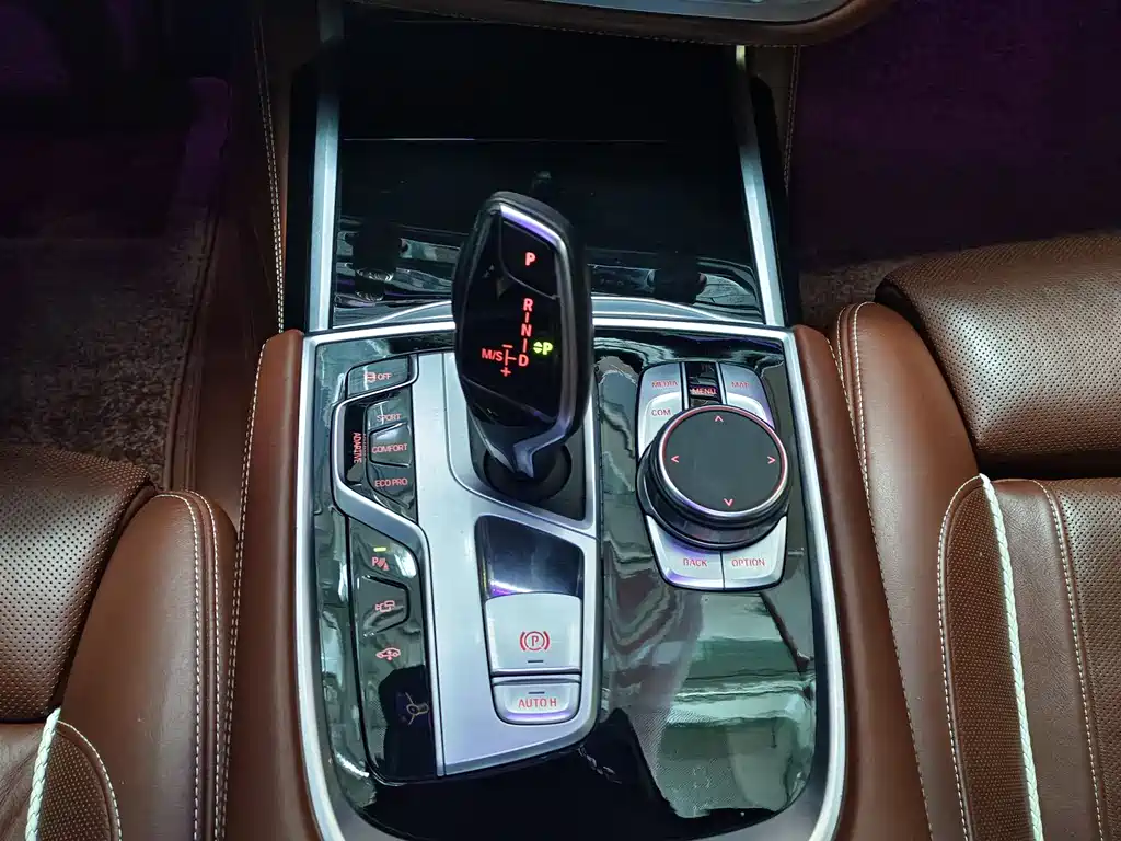 BMW 7 Series 2019 — фото 11