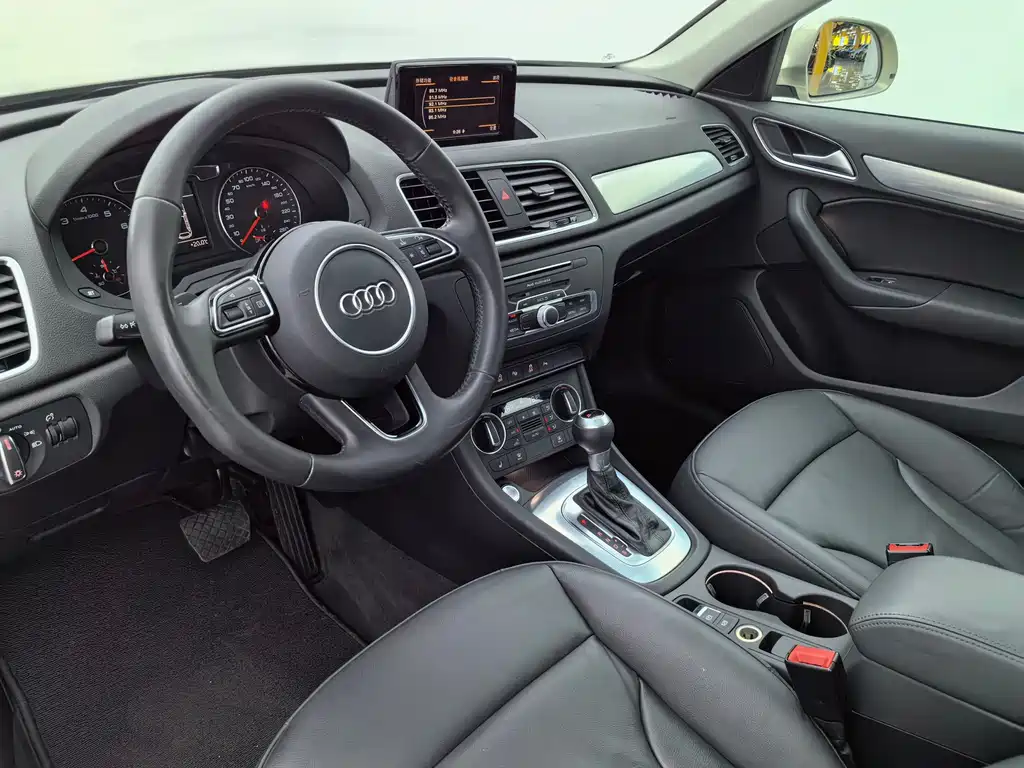 Audi Q3 2017 — фото 19