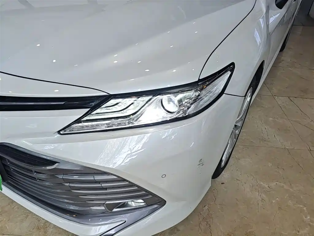 Toyota Camry 2019 — фото 24