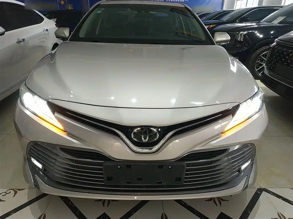 Toyota Camry 2019 — фото 19