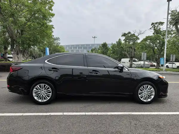 Lexus ES 2016