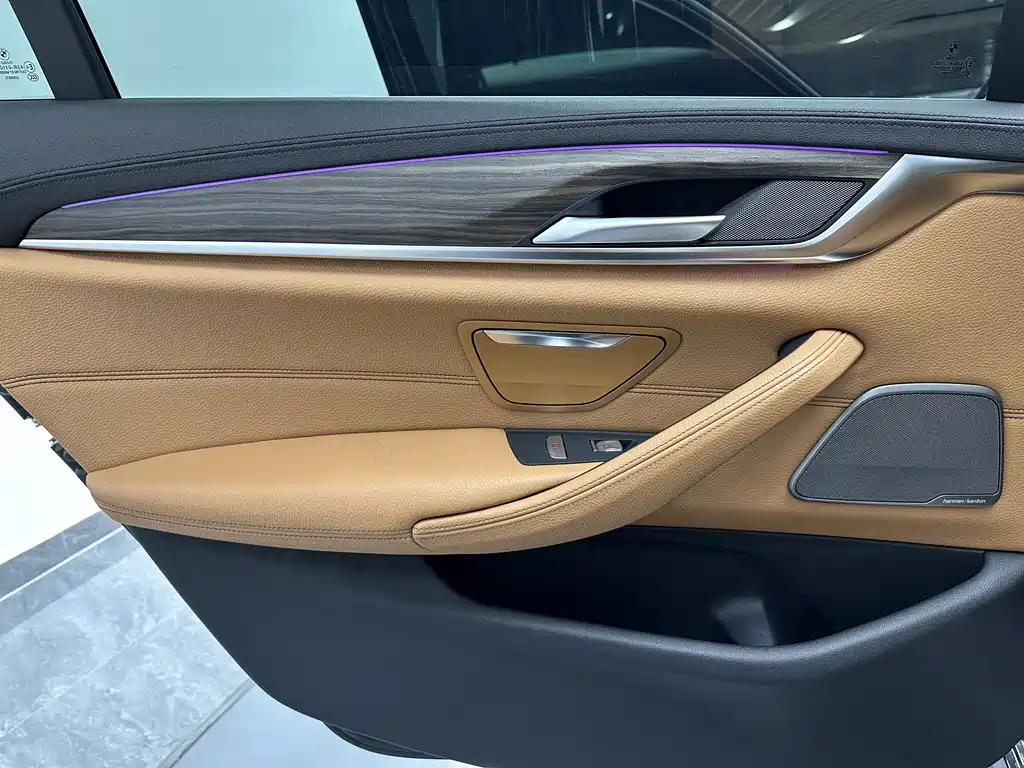 BMW 5 Series 2018 — фото 25