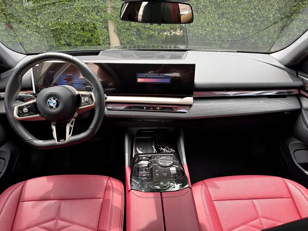 BMW 5 Series 2025 — фото 15